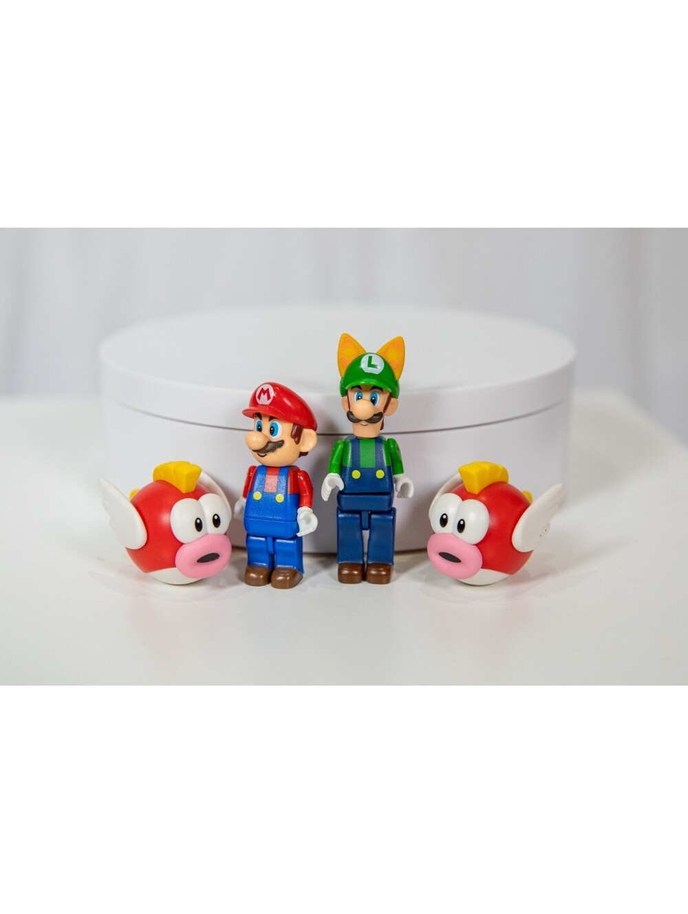 4 K'NEX Mario Wii Mini Figures Nintendo Mario, Luigi Tanooki, Cheep Cheeps
